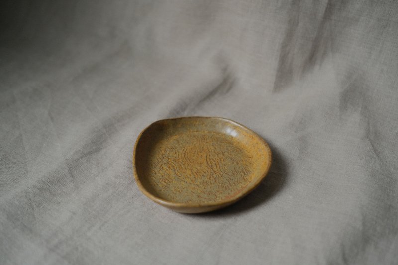 大火後的遺跡・古物・小盤・皿 - 居家收納/收納盒/儲物盒 - 陶 咖啡色