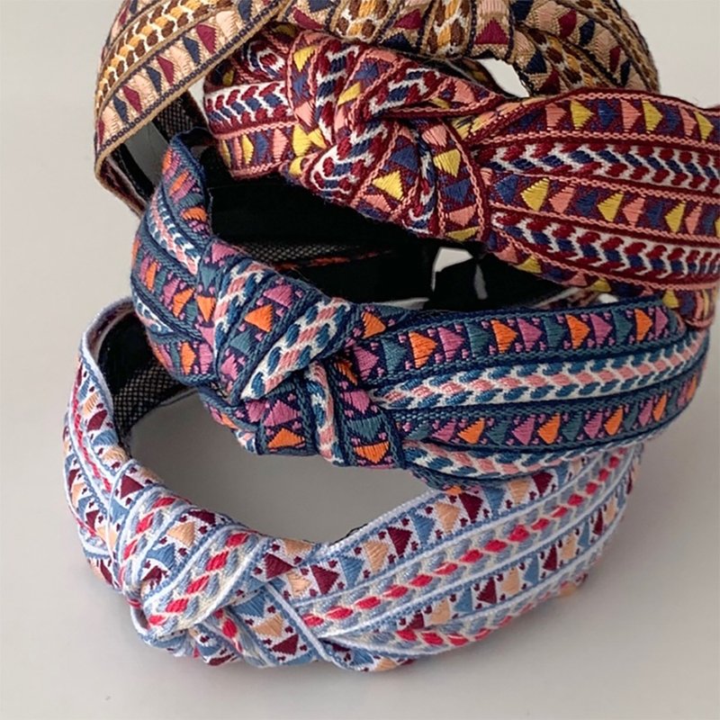 Ethnic embroidered hair band with bright faces, No SLIP / NO headache / No hard - 髮箍/髮帶 - 棉．麻 黑色