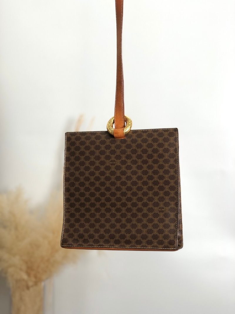【 日本直送　名牌中古包 】CELINE セリーヌ マカダム ショルダーバッグ ブラウン スターボール PVC レザー スクエア ワンハンドル nkgcwh - 側背包/斜背包 - 防水材質 咖啡色