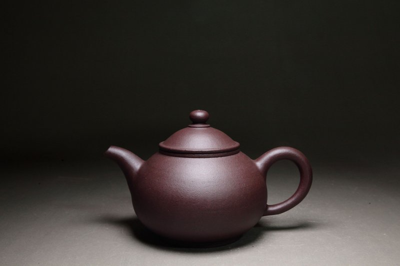 【鶯歌工藝製壺】龍山牌 基礎款 老紫泥 250 cc - 茶壺/茶杯/茶具 - 陶 咖啡色