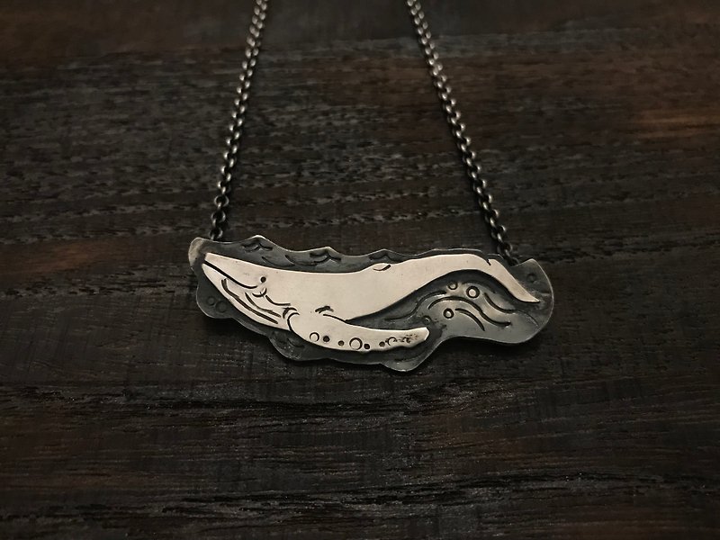 Swim Ocean Humpback Whale Silver Necklace - สร้อยคอ - เงิน สีน้ำเงิน
