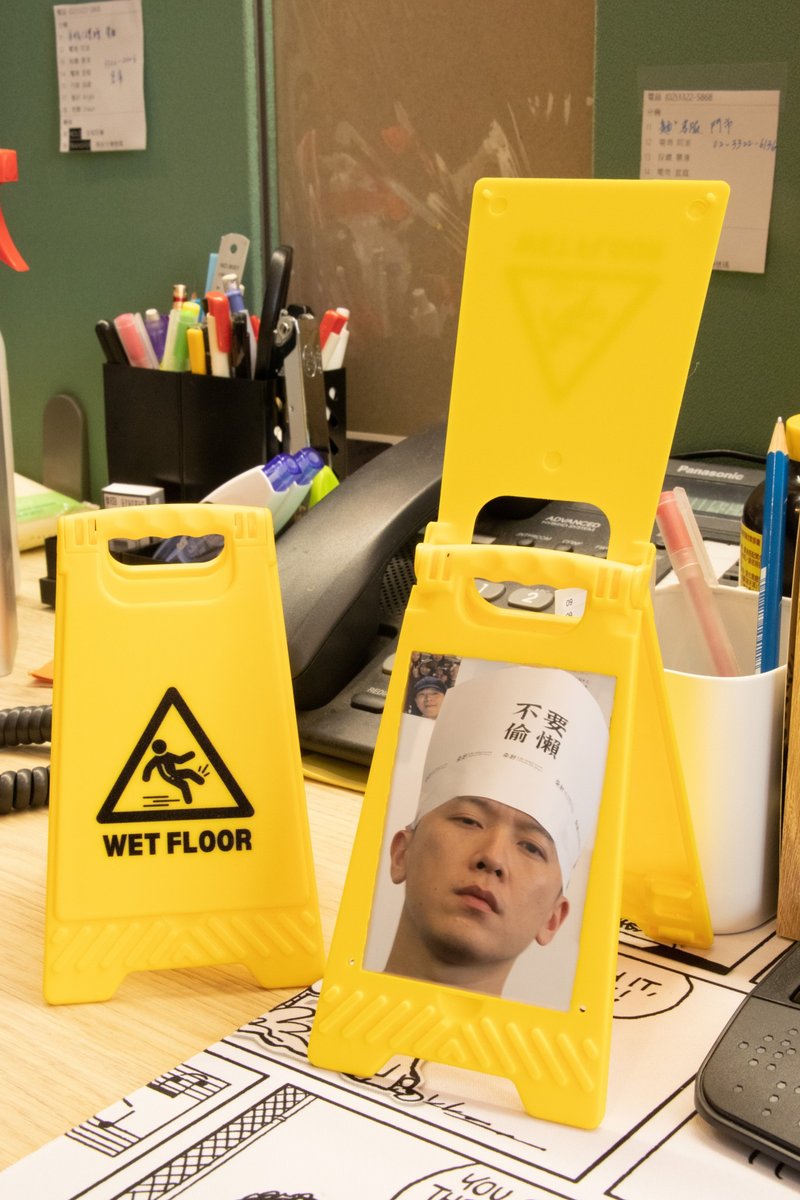 [Laihao] Slide the warning sign carefully (mirror phone holder) - อื่นๆ - เรซิน หลากหลายสี