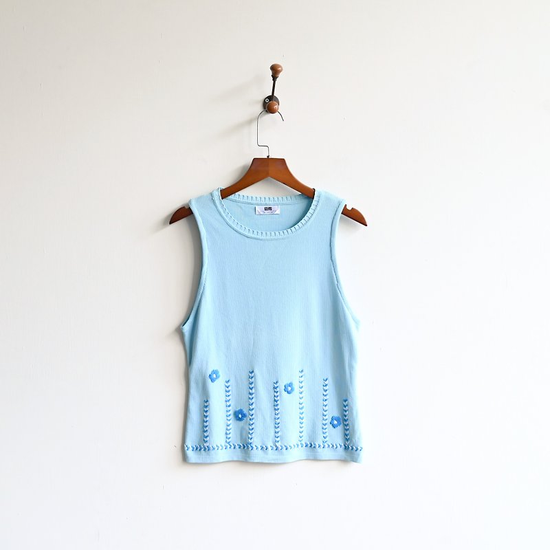 [Egg Plant Vintage] Tianrou floral thread embroidery knitted vintage top - Women's Vests - Other Man-Made Fibers Blue