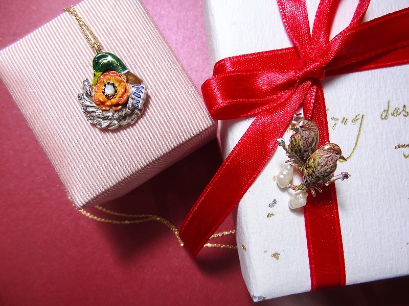 [New Year lucky bag] enamel branch bird series enamel cute mahogany baroque pearl earrings + enamel mallard flower necklace - ต่างหู - วัตถุเคลือบ สีแดง