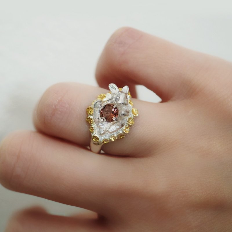 宝石を抱いたお花畑の白うさぎリング ピンクトルマリン - 戒指 - 純銀 銀色