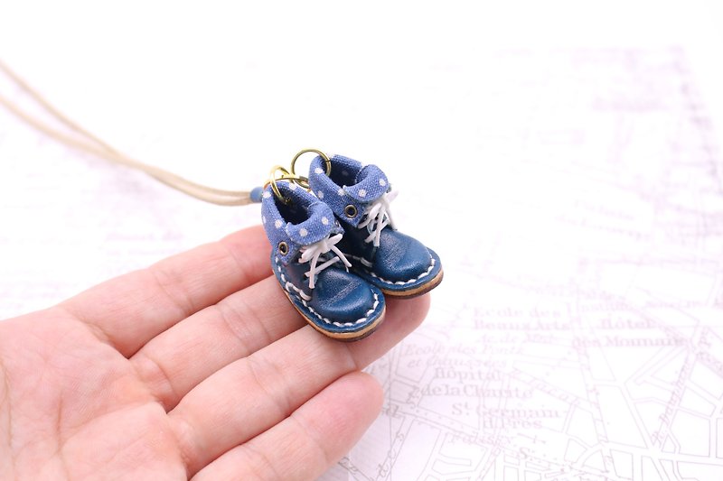 Necklace with small leather boots | Navy lined - สร้อยคอ - หนังแท้ สีน้ำเงิน