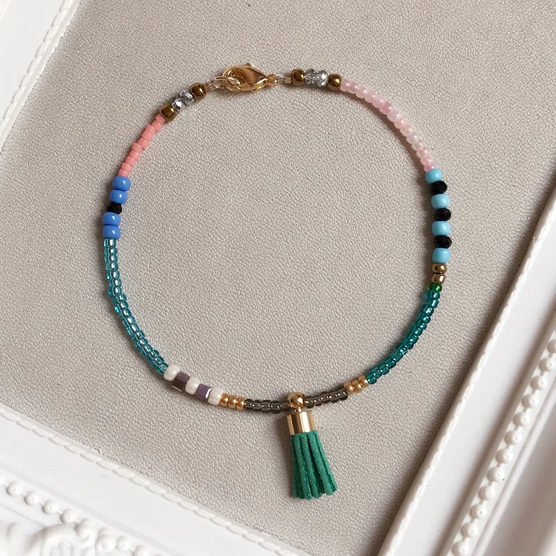 Vintage ethnic style • Colored rice beads • Small tassels • Bracelet bracelets - สร้อยข้อมือ - โลหะ สีเขียว