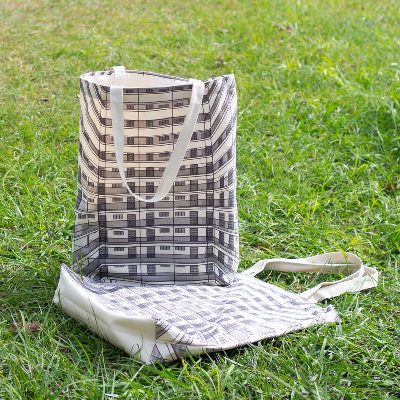 Twin Tower Tote Bag - Hong Kong Memories - Hong Kong Public Housing Estate - กระเป๋าถือ - ผ้าฝ้าย/ผ้าลินิน ขาว