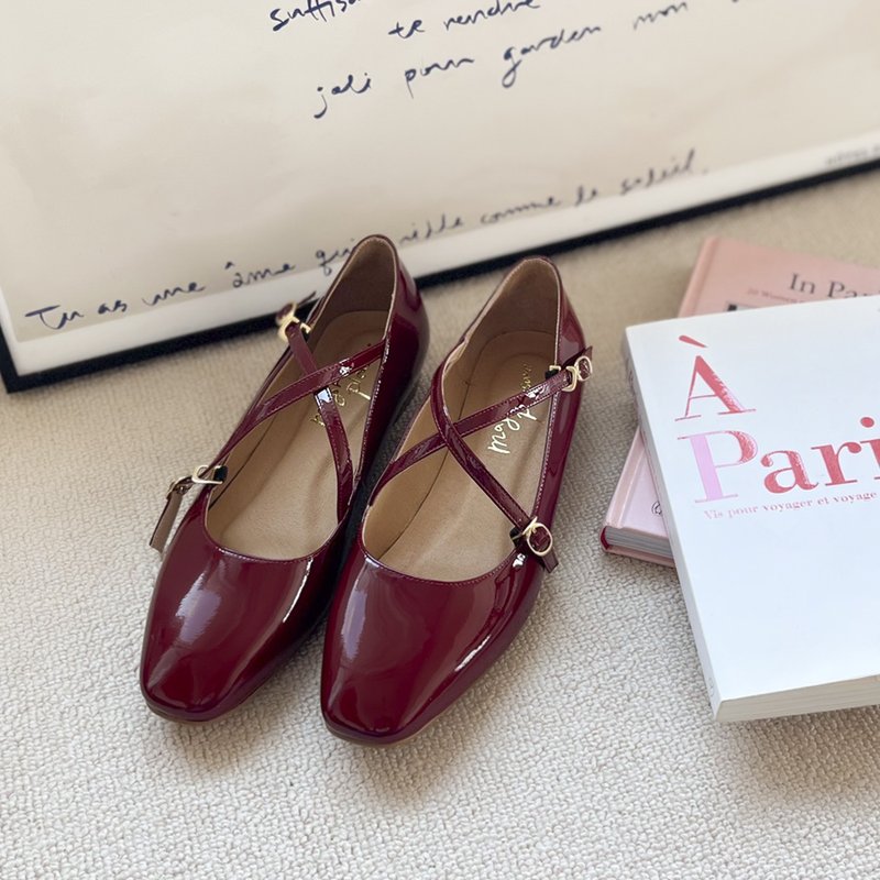 Cross laces! Waltz of Flowers Mary Jane Shoes Mirror Burgundy Full Genuine Leather MIT- Patent Leather Red - รองเท้าบัลเลต์ - หนังแท้ สีแดง