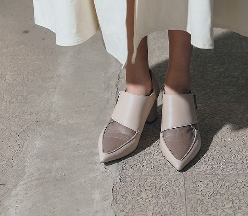 Fallen short zipper pointed leather chunky heel shoe brown - รองเท้าส้นสูง - หนังแท้ สีกากี