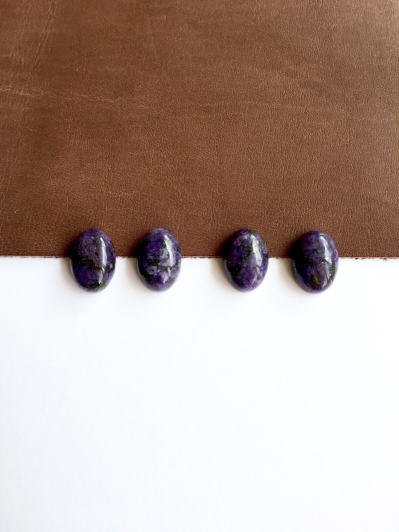 Charoite earring - 耳環/耳夾 - 寶石 紫色