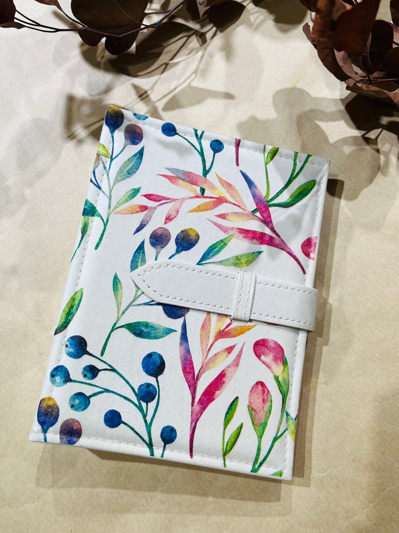 耳飾收納書 輕水彩 隨身攜帶 耳環 耳針 耳骨 蝶古巴特 紙藝拼貼 - 居家收納/收納盒/儲物盒 - 聚酯纖維 白色