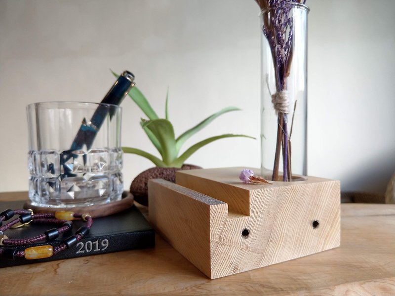 CL Studio [桧木-Mobile Phone Holder/Business Card Holder] N140 (with test tube and dry flower) - Card Stands - Wood Gold