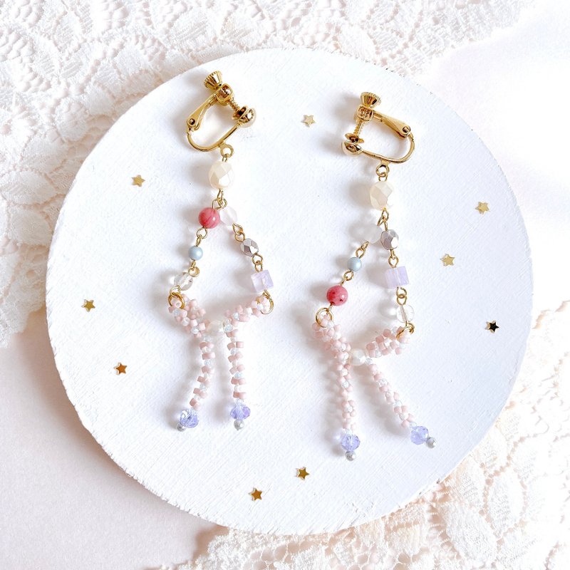 fickle ribbon earrings - ต่างหู - แก้ว สึชมพู