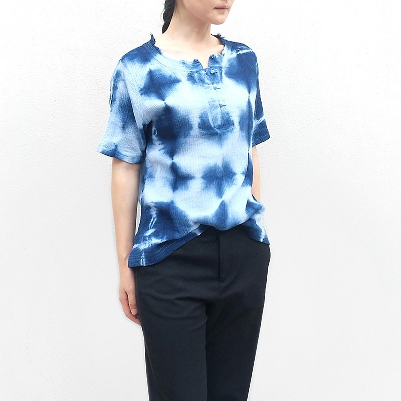 Linen cotton blended Indigo tie dye blouse with round neck - เสื้อเชิ้ตผู้หญิง - ผ้าฝ้าย/ผ้าลินิน 