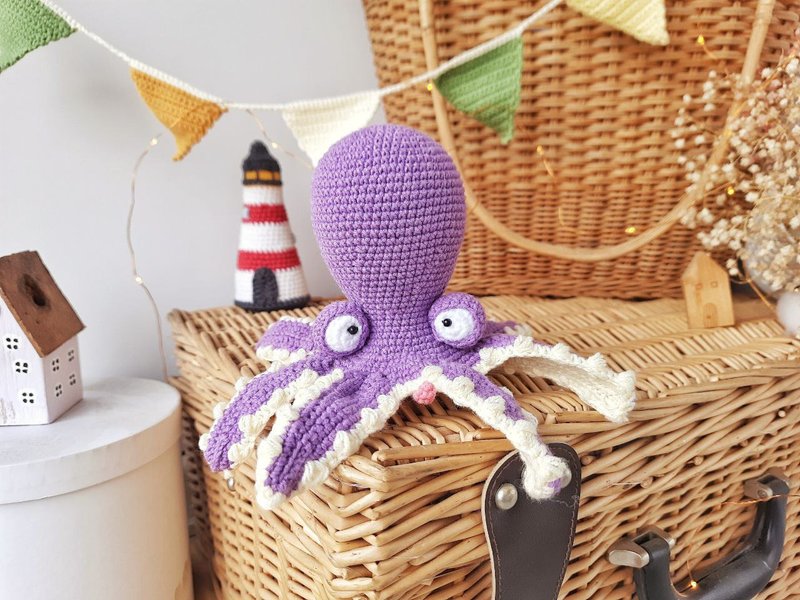 Soft toy octopus. Purple octopus crocheted from cotton yarn. Octopus is 7 inches - 寶寶/兒童玩具/玩偶 - 棉．麻 紫色
