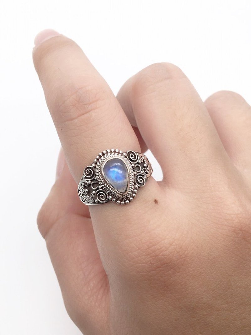 月光石925純銀重工異國銀雕戒指 尼泊爾手工鑲嵌製作(款式2) - 戒指 - 寶石 藍色
