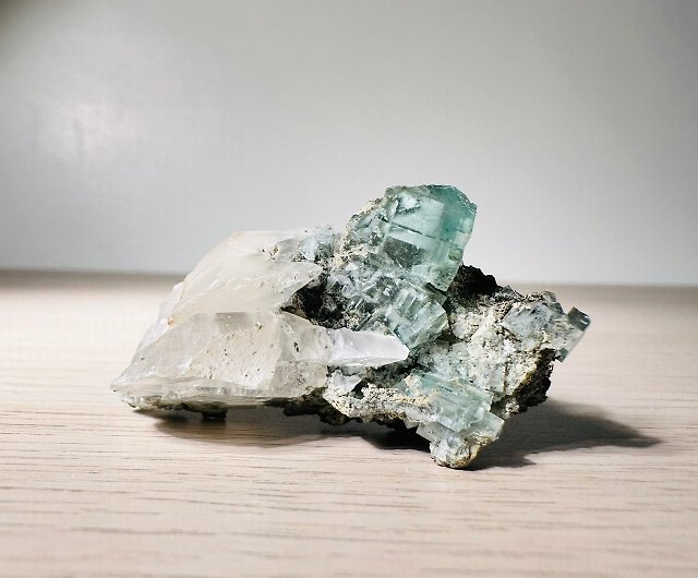 水晶 クラスター 鉱石 鉱物 原石