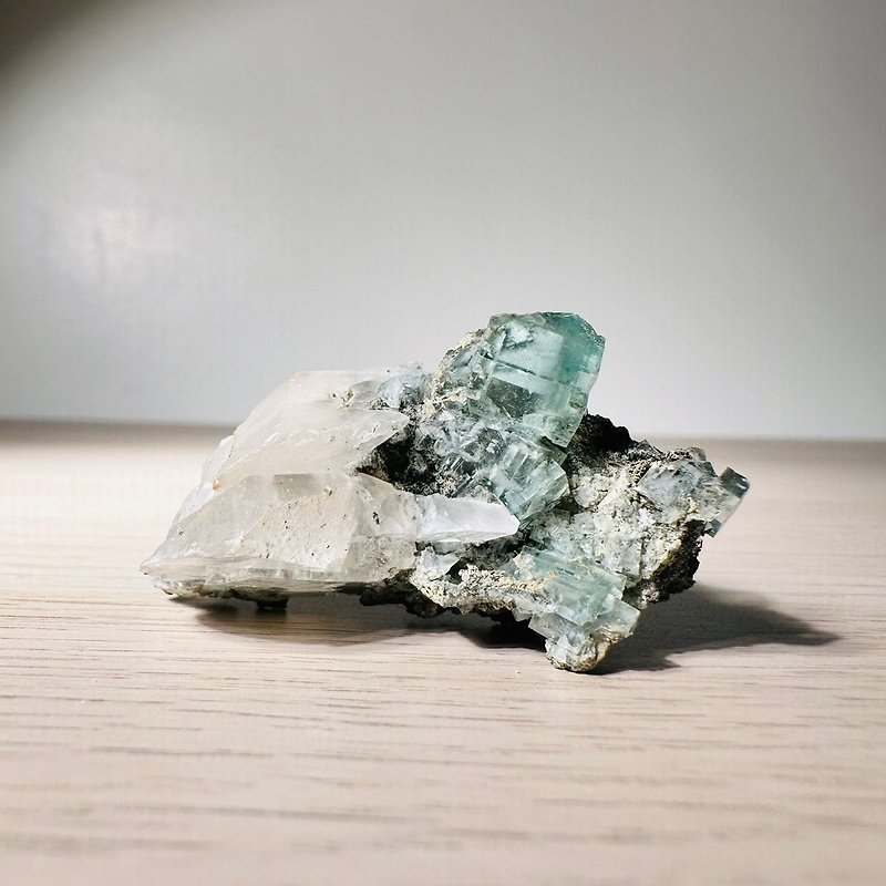 香花嶺螢石90號含木頭底座 原石原礦水晶 礦標 晶礦晶簇 寶石蒐藏 - 裝飾/擺設  - 其他材質 綠色