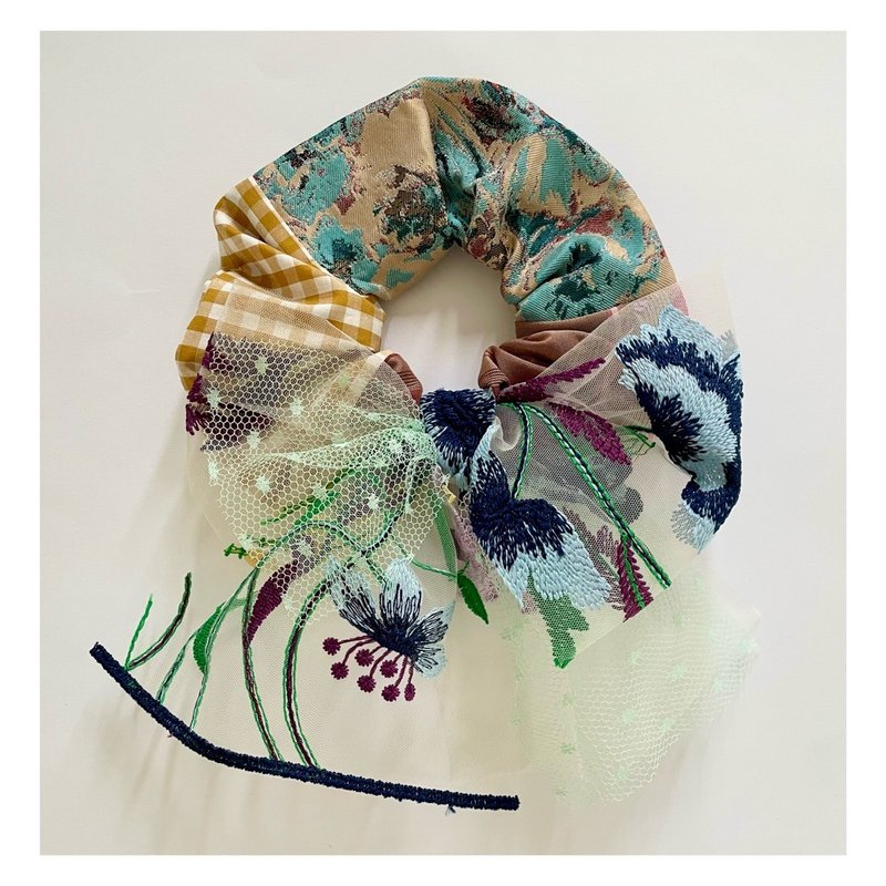 Sustainable Shushu with ribbon - 髮夾/髮圈 - 其他材質 多色