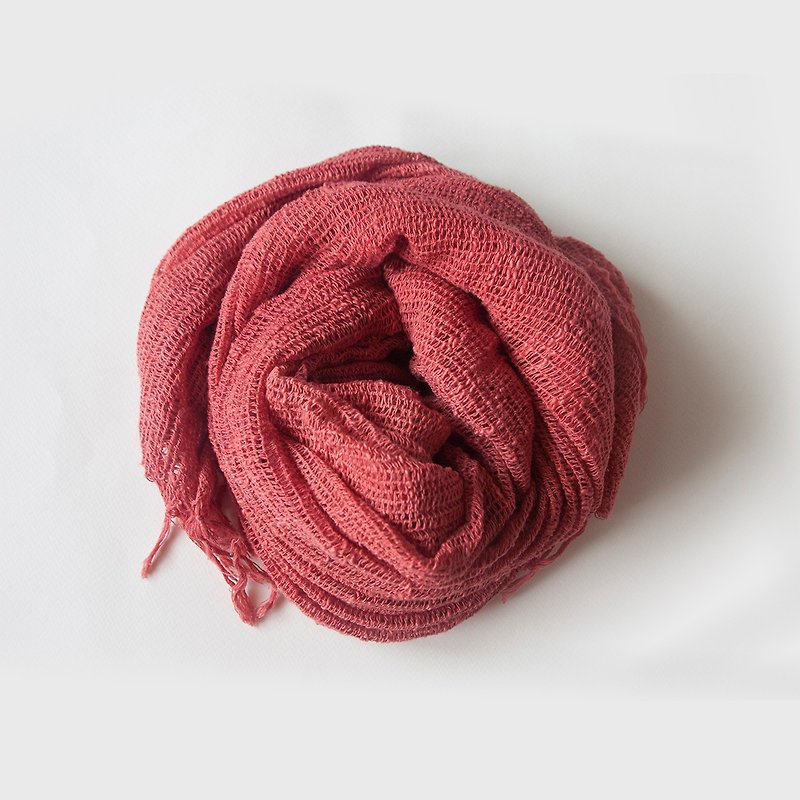 Plant hand-dyed series - sun madder dyed cotton scarves - ผ้าพันคอ - ผ้าฝ้าย/ผ้าลินิน สีแดง