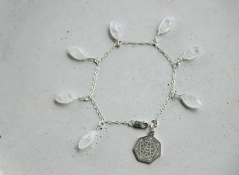 Sterling Silver Blue Moonstone marquise-shaped moon crystal bracelet - Bracelets - Gemstone White