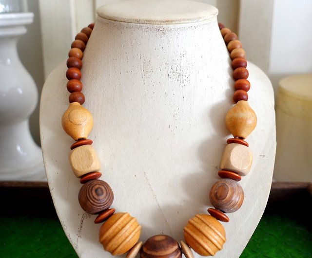 Okinawa Medieval Hawaii vacation style large carved wooden bead necklace  Japanese high-end second-hand vintage - Shop Mr.Travel Genius Antique shop  Necklaces - Pinkoi