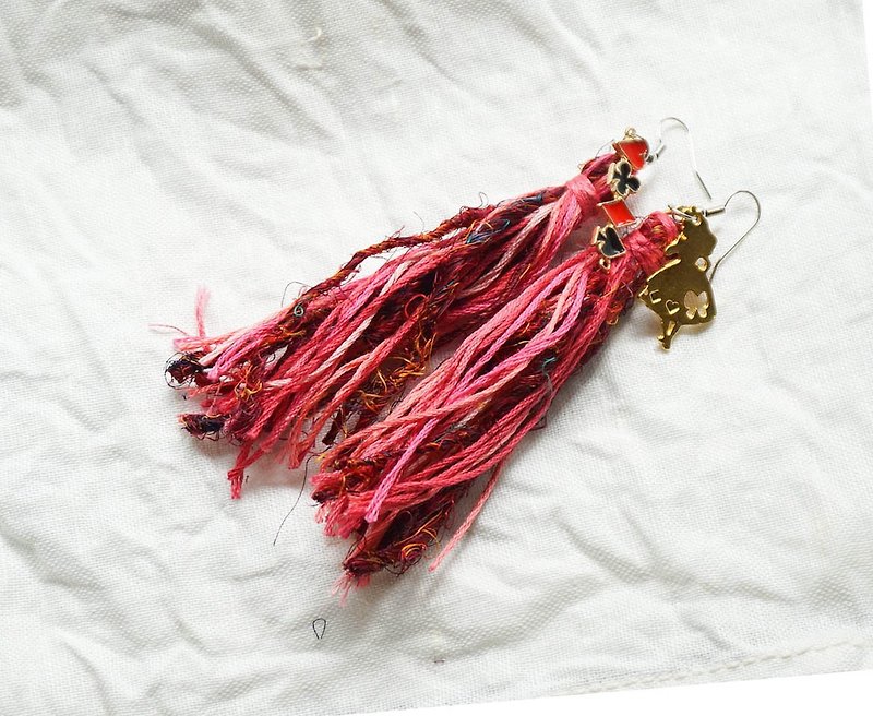 手作りの糸Lisのイヤリング|バブルガム（1ペア） - ピアス・イヤリング - シルク・絹 ピンク