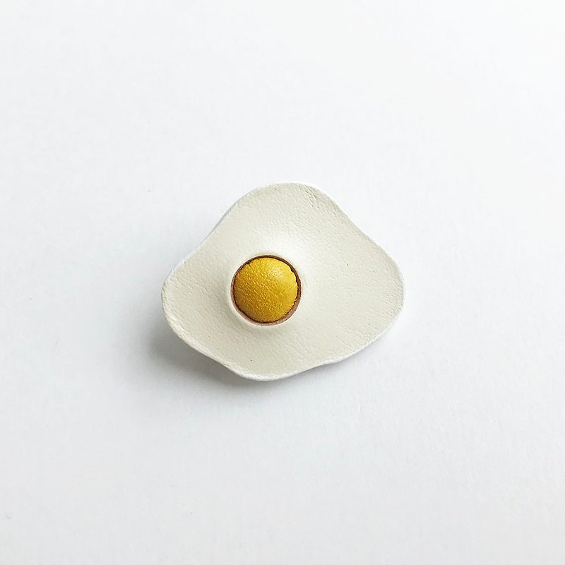 Leather badge fried egg - Brooches - Genuine Leather White