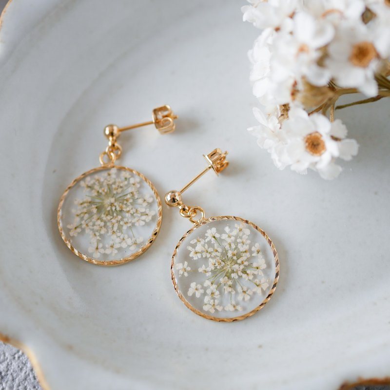 シンプルな押し花ピアス P-143/アレルギー対応金具交換可能 - 耳環/耳夾/耳骨夾 - 樹脂 透明