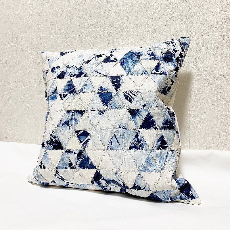 Deer leather x indigo dye suede cushion - หมอน - หนังแท้ สีน้ำเงิน
