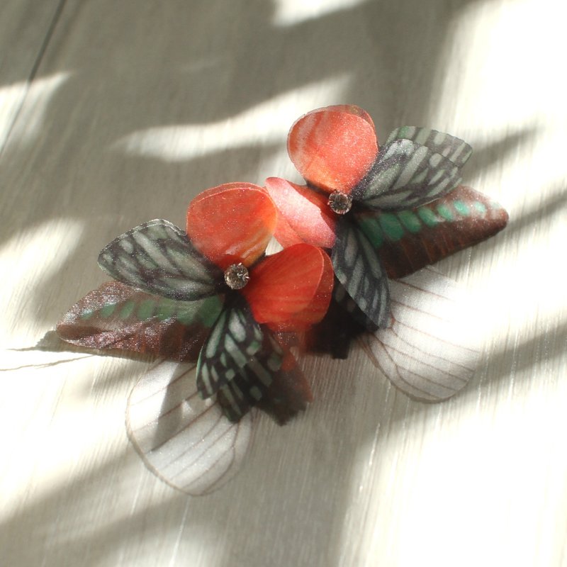 蝴蝶薄紗耳環一對&水鑽925銀耳針式 pierced or clip-on earring - 耳環/耳夾/耳骨夾 - 絲．絹 紅色