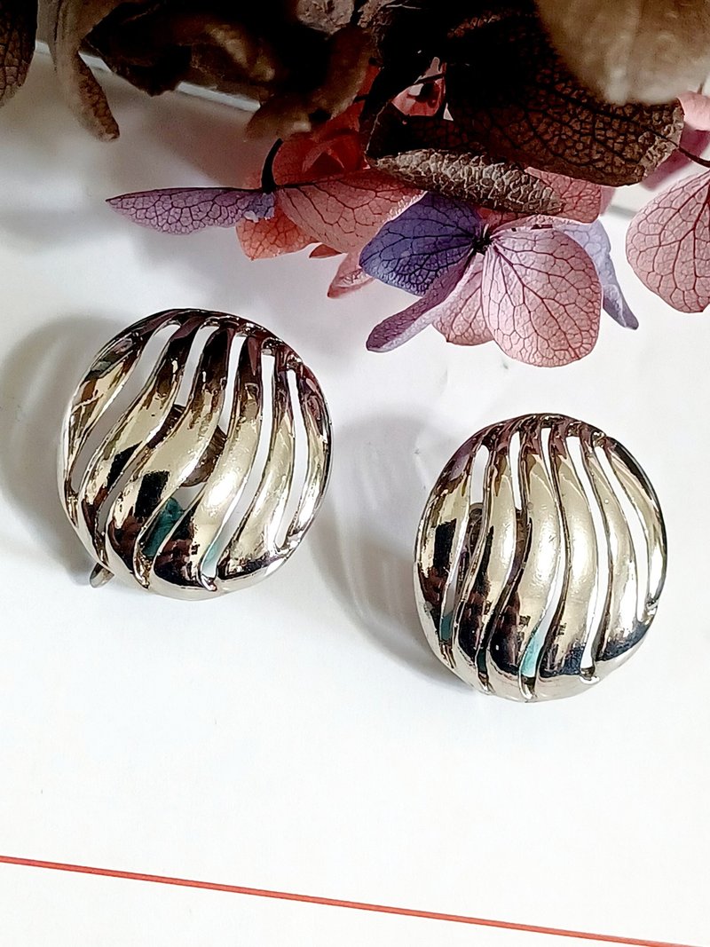 vintage jewelry  金屬時尚 夾式耳環 - 耳環/耳夾/耳骨夾 - 其他金屬 