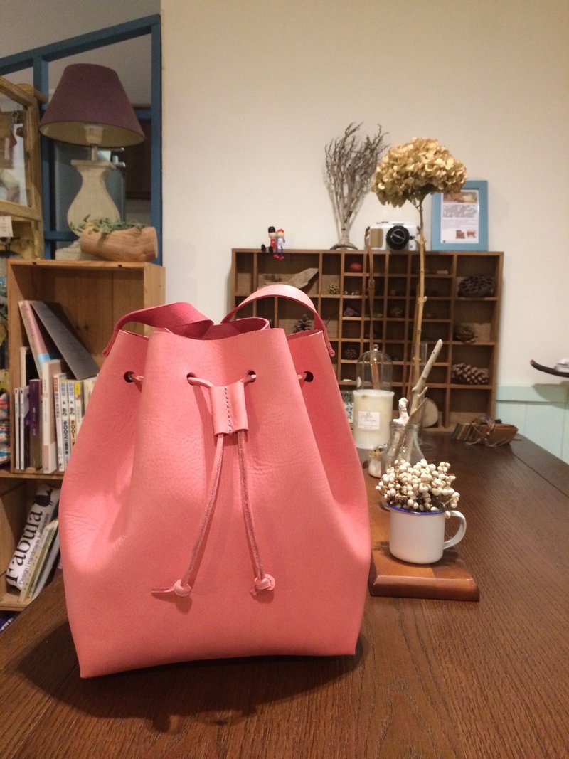 Hand-stitched leather pink bucket bag side backpack by Fabula Customized retro bucket bag - Messenger Bags & Sling Bags - Genuine Leather Pink