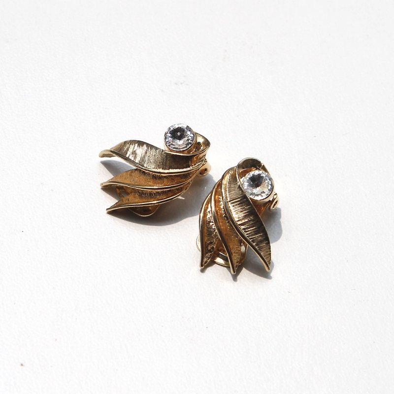 [An old egg plant] Showa retro clip antique earrings - ต่างหู - โลหะ สีทอง