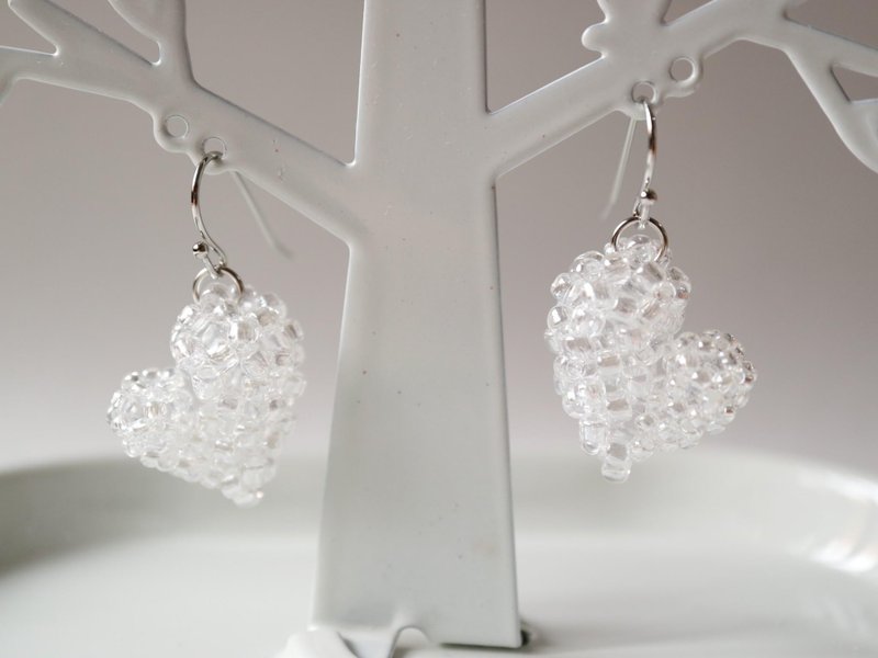 Asymmetric Heart Earrings Transparent, unlikely, plump, cute, delicate, three-dimensional lace, simple glitter, summer, neat, elegant, feminine, adult, cute, sway - ต่างหู - แก้ว สีใส