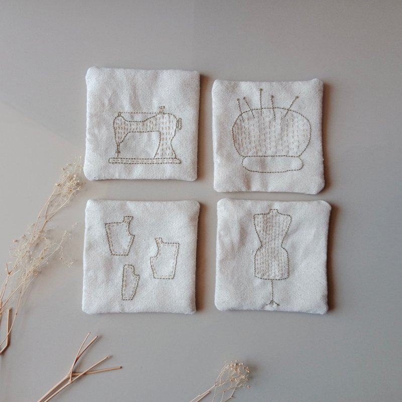 Sewing coaster set handicraft natural 100%cotton fabric 4PCS - 杯墊 - 棉．麻 白色