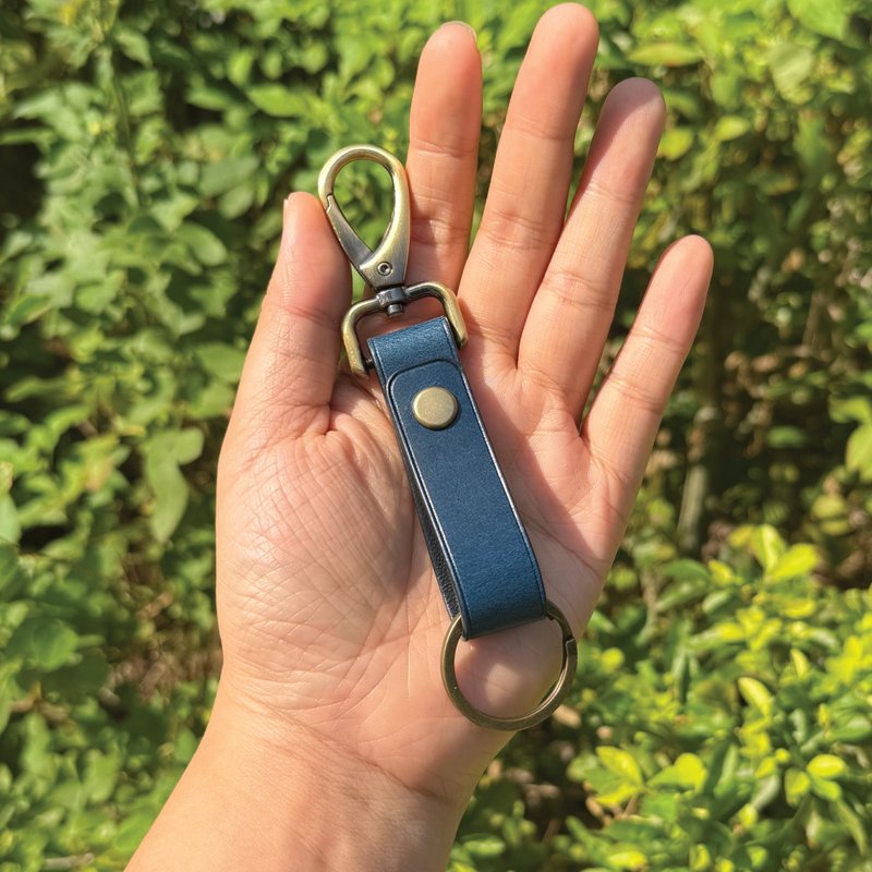 【鑰匙/鎖匙掛飾】藍色植鞣牛皮/簡約風格/免費客製化壓字 - 鑰匙圈/鑰匙包 - 真皮 藍色