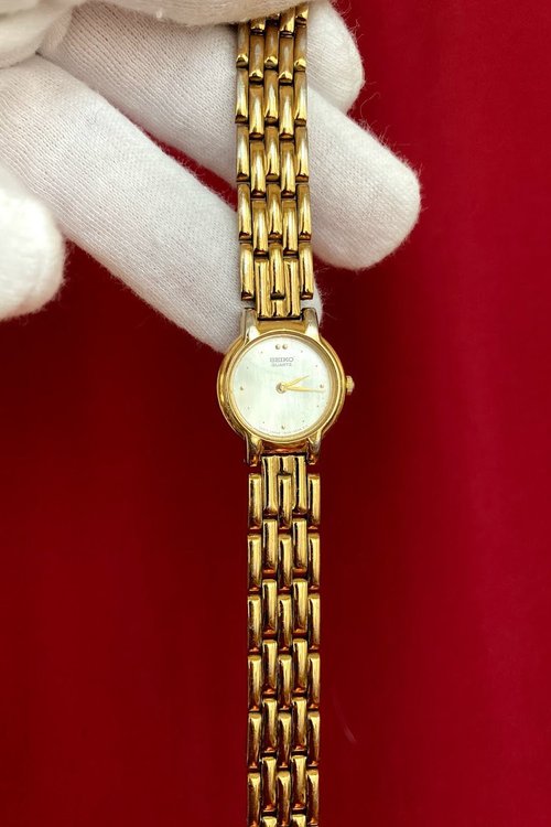 SEIKO Gold Round Mother Of Pearl Dial Mini Gold Round Geometric Hour  Markers Antique Watch