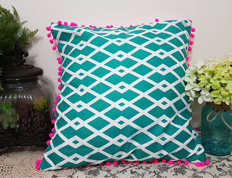 北歐風格清新綠色幾何圖案,螢光粉紅毛球抱枕靠枕靠墊枕套 - 枕頭/抱枕 - 紙 多色