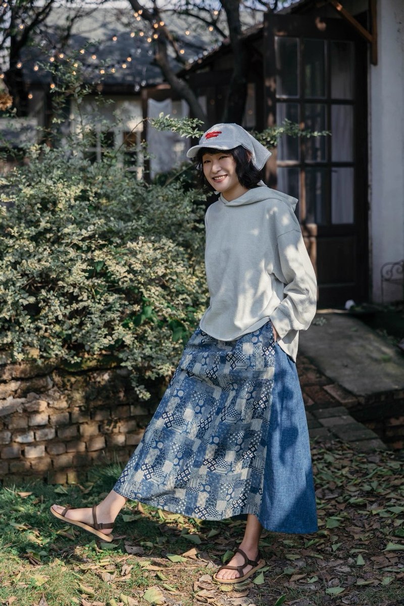Local gal 日本進口面料日系復古牛仔色休閒拼布印花拼接半身裙 - 裙子/長裙 - 棉．麻 藍色