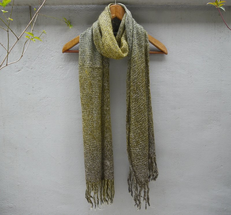 FOAK ancient meadows green gradient knit scarves - ผ้าพันคอ - ขนแกะ สีเขียว