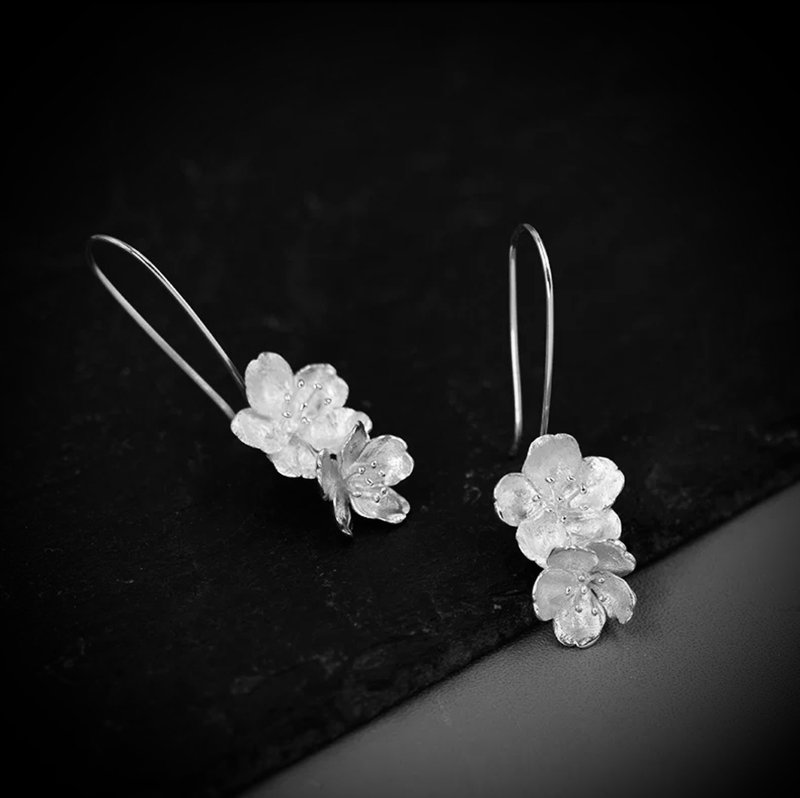 C&W s925 sterling silver elegant three-dimensional cherry blossom earrings - Earrings & Clip-ons - Sterling Silver Silver