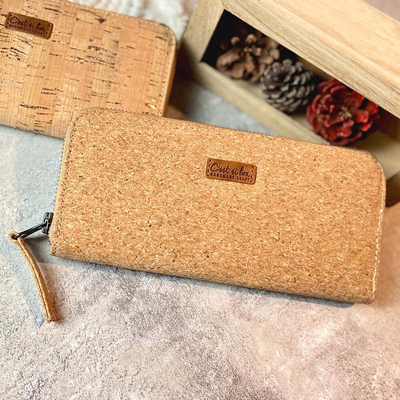 【Handfeel Cork】Sustainable and environmentally friendly cork ㄇ-shaped zipper long clip gift-classic grain - Wallets - Cork & Pine Wood Brown