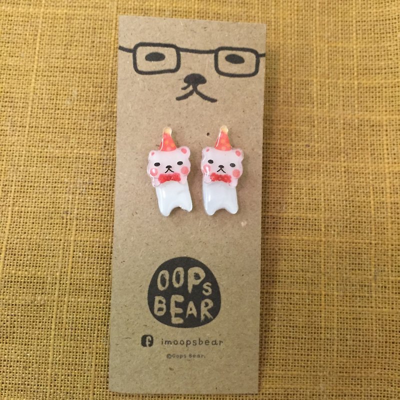 Oops bear - Xmas special series－Little white bear hanging earring - Earrings & Clip-ons - Acrylic White