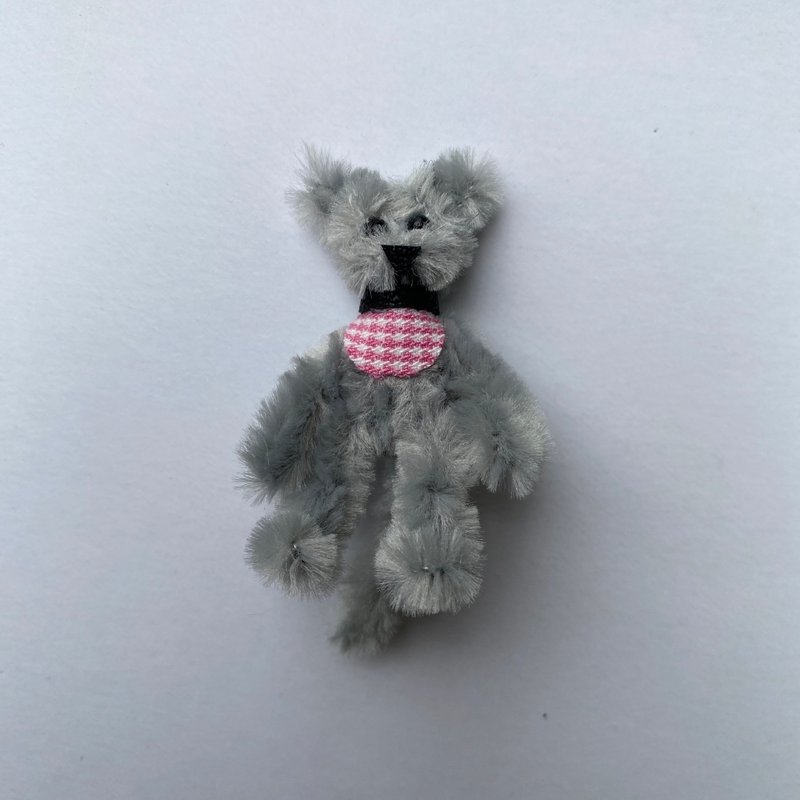 Big-eared gray cat standing 5cm - hair root twist stick handmade/dirty cute stray zoo - เย็บปัก/ถักทอ/ใยขนแกะ - พลาสติก สีเทา