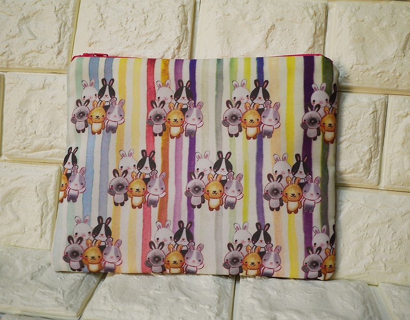 Cosmetic bag pencil case sundries bag Hi rabbit rabbit rabbit bunny - กระเป๋าเครื่องสำอาง - ผ้าฝ้าย/ผ้าลินิน หลากหลายสี