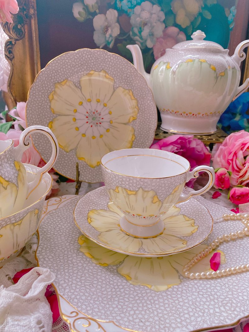 英國製骨瓷1947 年Wedgwood集團 Tuscan手繪古董杯花茶杯兩件組 - 茶壺/茶杯/茶具 - 瓷 黃色
