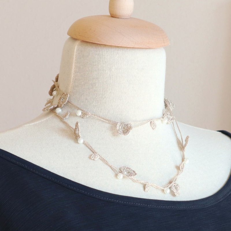 蕾絲與珍珠編織的 90cm 長項鍊【Marie Pearl】沙米色 - 項鍊 - 繡線 咖啡色