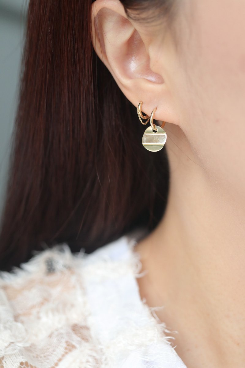 14K Wave Coin Earring 波浪錢幣耳扣耳環(內徑8mm) - 耳環/耳夾/耳骨夾 - 貴金屬 金色